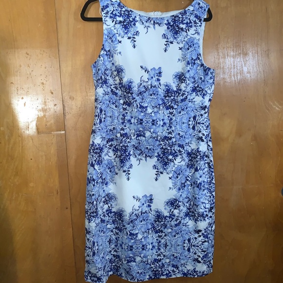 Adrianna Papell Dresses & Skirts - Adrianna Papell White Floral sleeveless dress